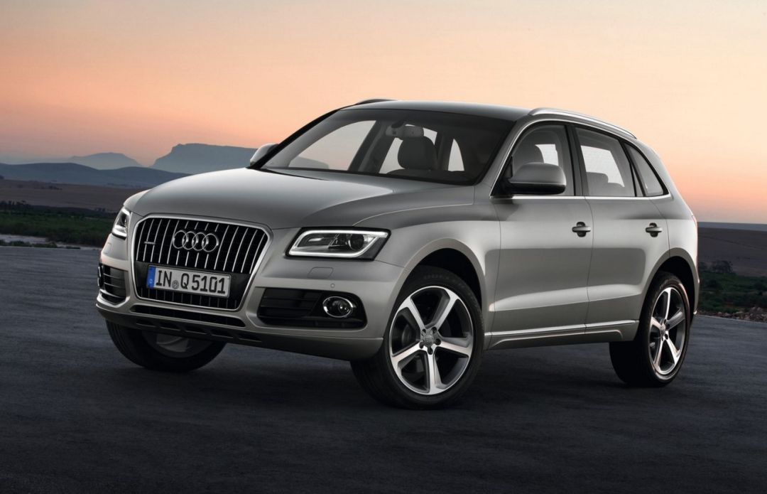 奥迪车系中的中级suv -- q5,第一代在2008年推出,2012年经过小改款