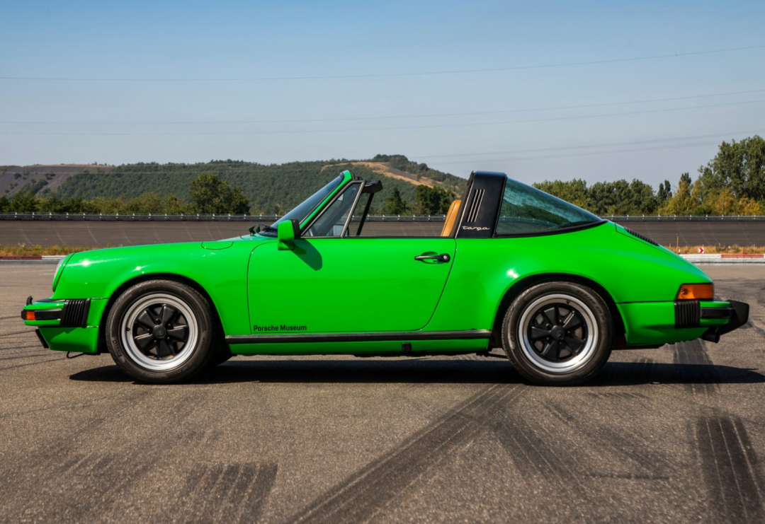 我觉得第一样就是,如果你儿时已经是车迷,你一定会画那道线条,那水滴