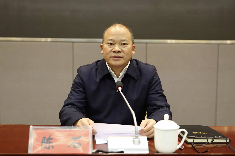 区委常委,副区长徐令选,副区长黄波,颜绍军,邹雄,付正先出席会议.