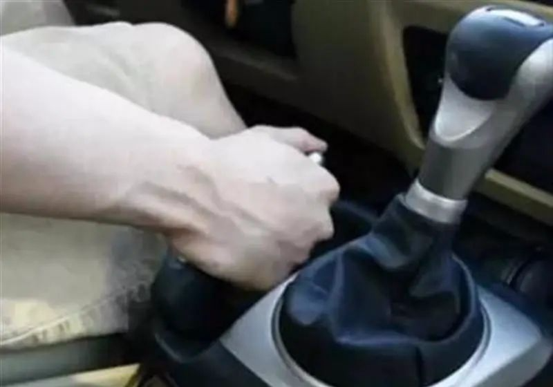 汽车发出以下4种警示时,就是刹车失灵的前兆,停车检查别犹豫!-微信头条网 汽车发出以下4种警示时,就是刹车失灵的前兆,停车检查别犹豫!