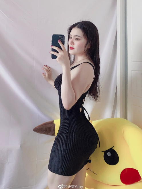 【美女】国产微胖女神：沙漏型身材＋完美腰臀比，这样的身材谁都扛不住（组图） - 23