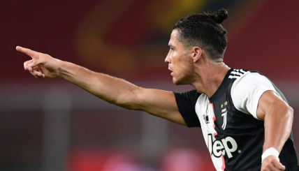 今日凌晨：梅西解锁700球，C罗轰出世界波