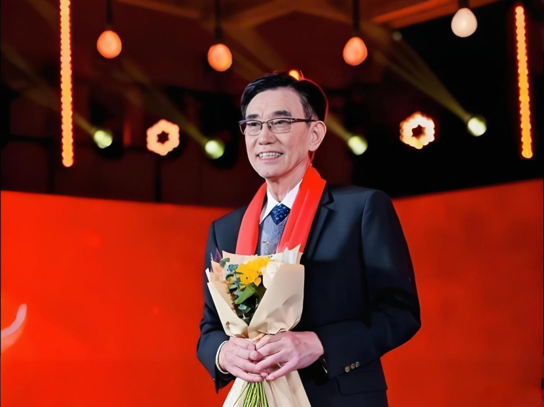 81岁中微创始人套现1亿，买回中国心！