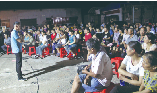 宁乡大屯营镇开展屋场夜话，现场掌声不断..