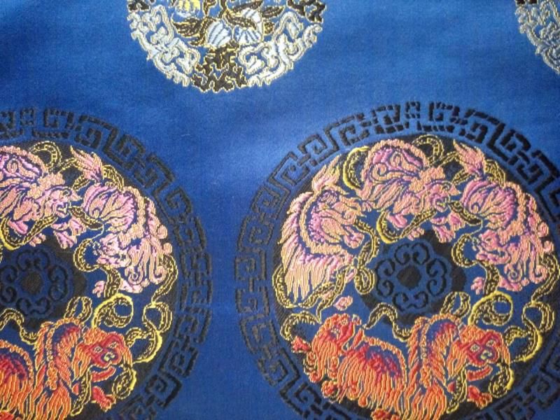 《狮鹤团花》《宝相凤纹锦》《宝蓝青花锦》作品纹样取材于汉,唐,宋