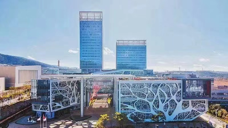 云南城投物业中标数字工业大厦及邮储银行红河州分行 苏新服务建议换届选举、鑫苑服务委任赵霞为独立非执董丨上海物业展