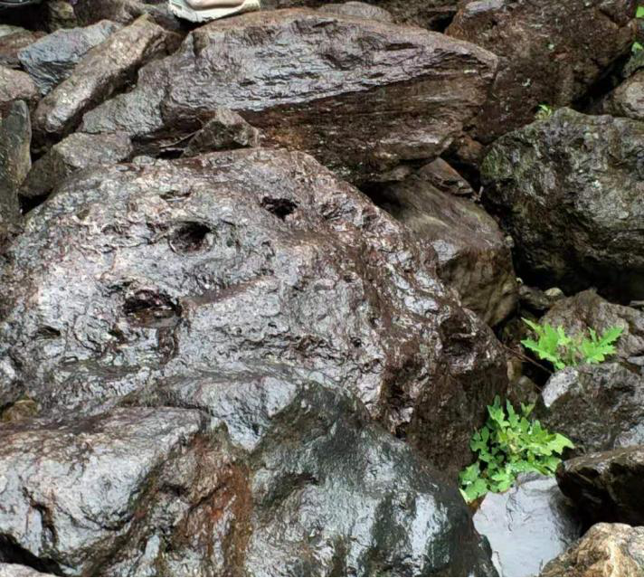 透明火山玻璃岩_火山岩_火山喷出的是什么岩