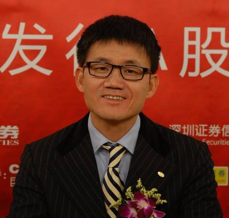 廖创宾是潮宏基董事长廖木枝的儿子,现任公司总经理