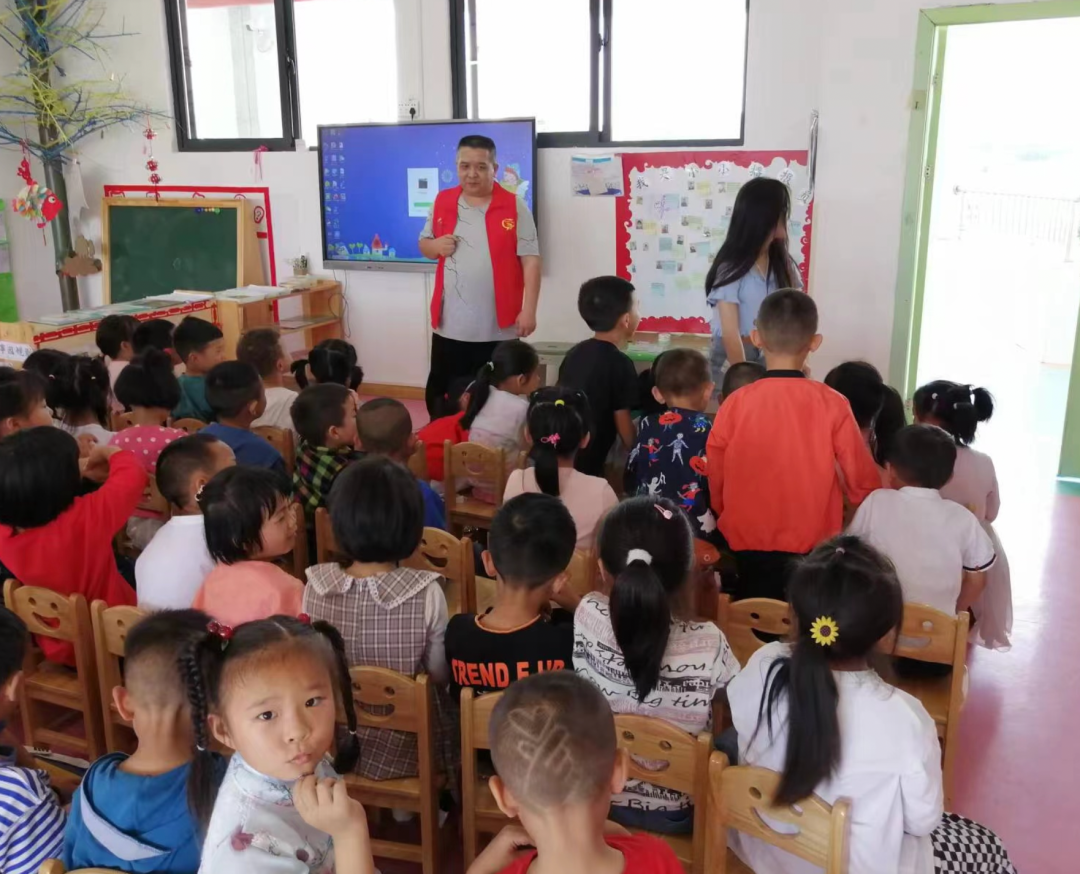 AD105怎么读“和小朋友一起阅读”第105期 丨开阳县龙岗镇第二幼儿园_https://www.jmylbn.com_新闻资讯_第16张