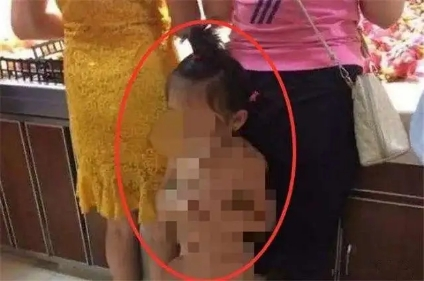 中国小学生偷拍妈妈“私房照”，照片流传网络！当着孩子面换衣服，危害竟然这么大！（组图） - 9