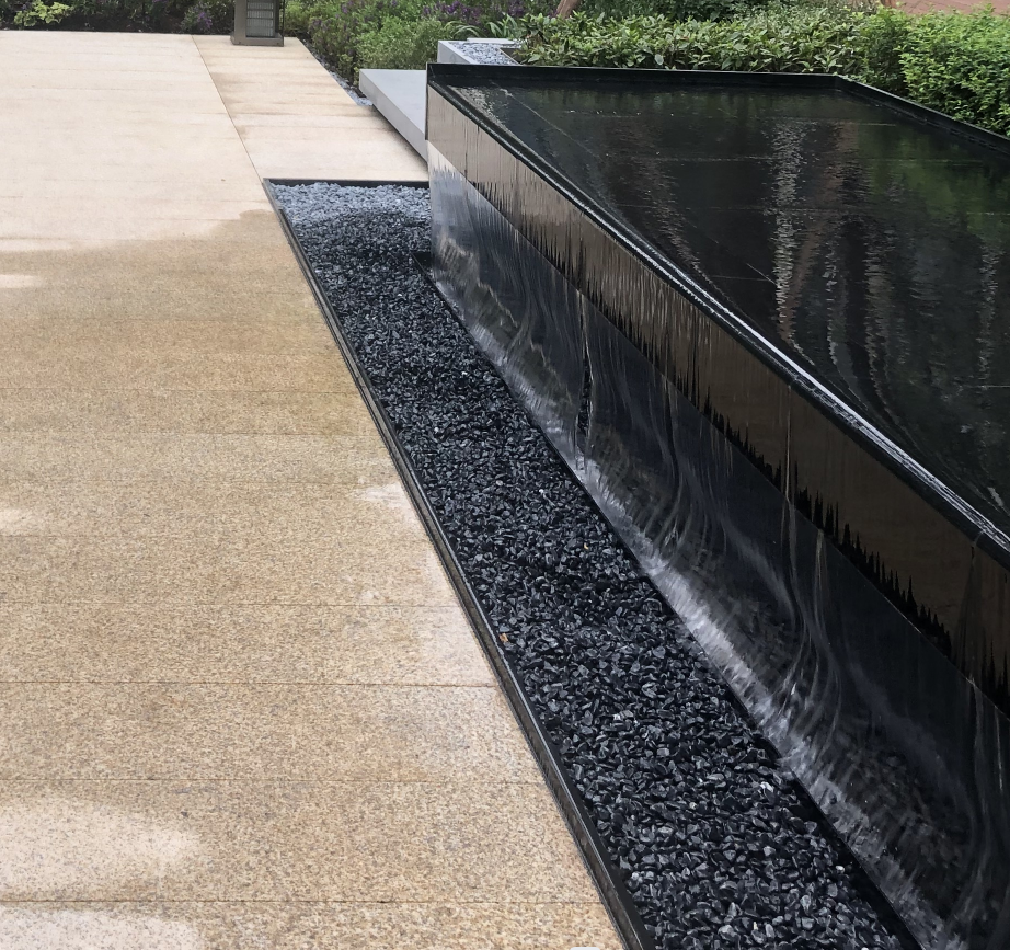 水池堰口对景观效果的影响