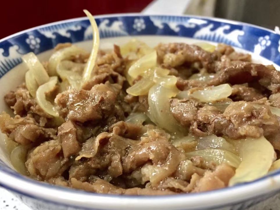 日式:牛丼(讀作