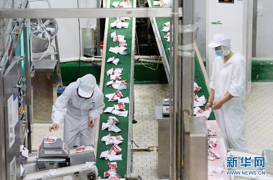 爱心捐赠 | 乌鲁木齐:实施“哺育工程” 23万余学龄前儿童免费喝牛奶 爱心捐赠 | 乌鲁木齐:实施“哺育工程” 23万余学龄前儿童免费喝牛奶