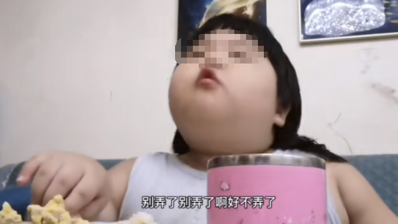 3歲女孩被爸媽喂到70斤當吃播賺錢 網友氣炸：孩子是「工具人」？ 親子 第17張