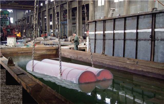 由于油的冷却速度较慢,经常出现淬火硬度不足或淬硬层深度达不到预定