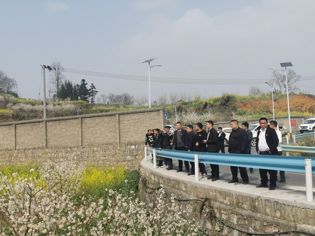 织金县白泥镇开展农村人居环境卫生综合整治现场观摩评比活动