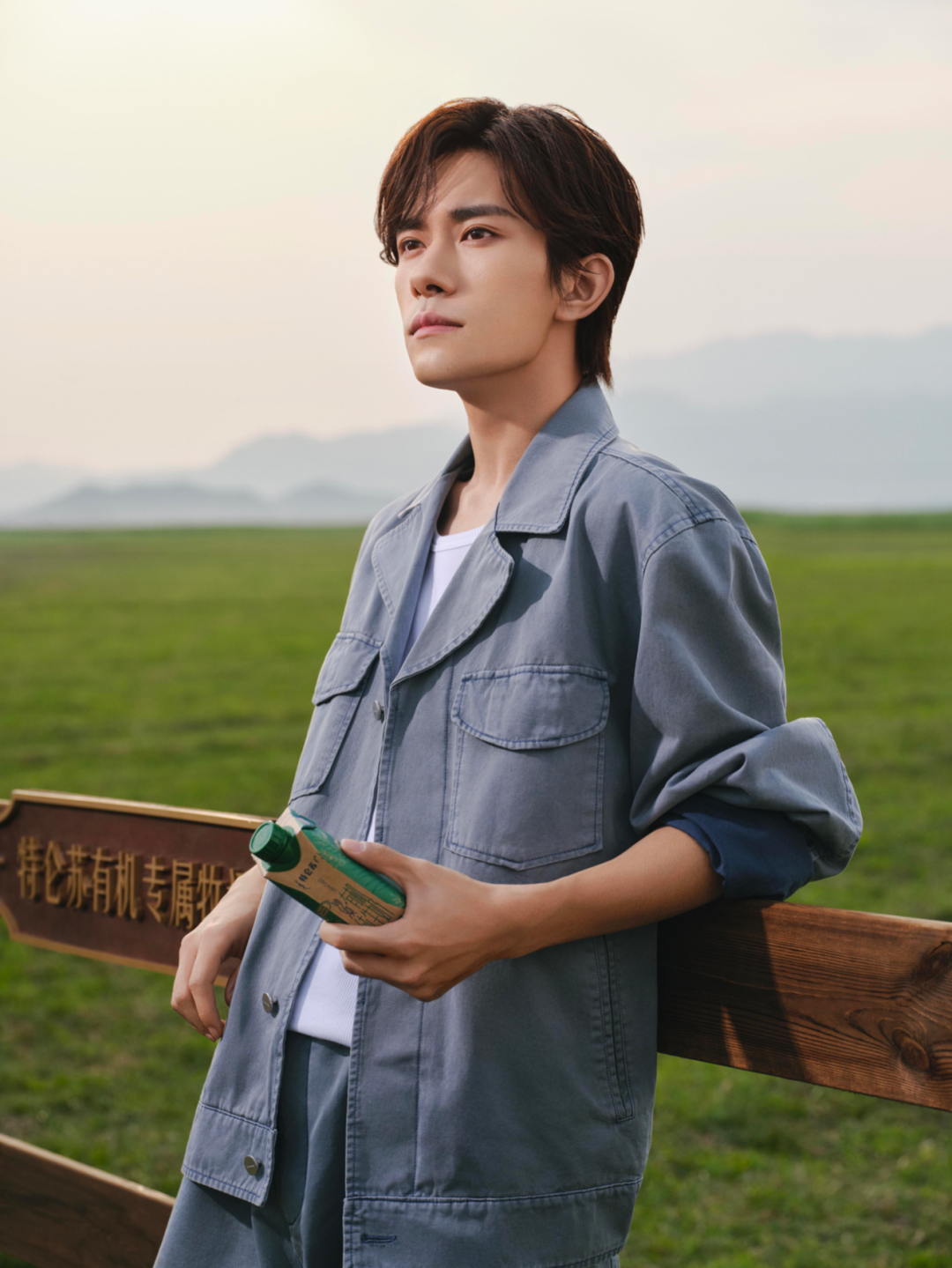 易烊千玺:探索乌兰布和沙漠的奇迹