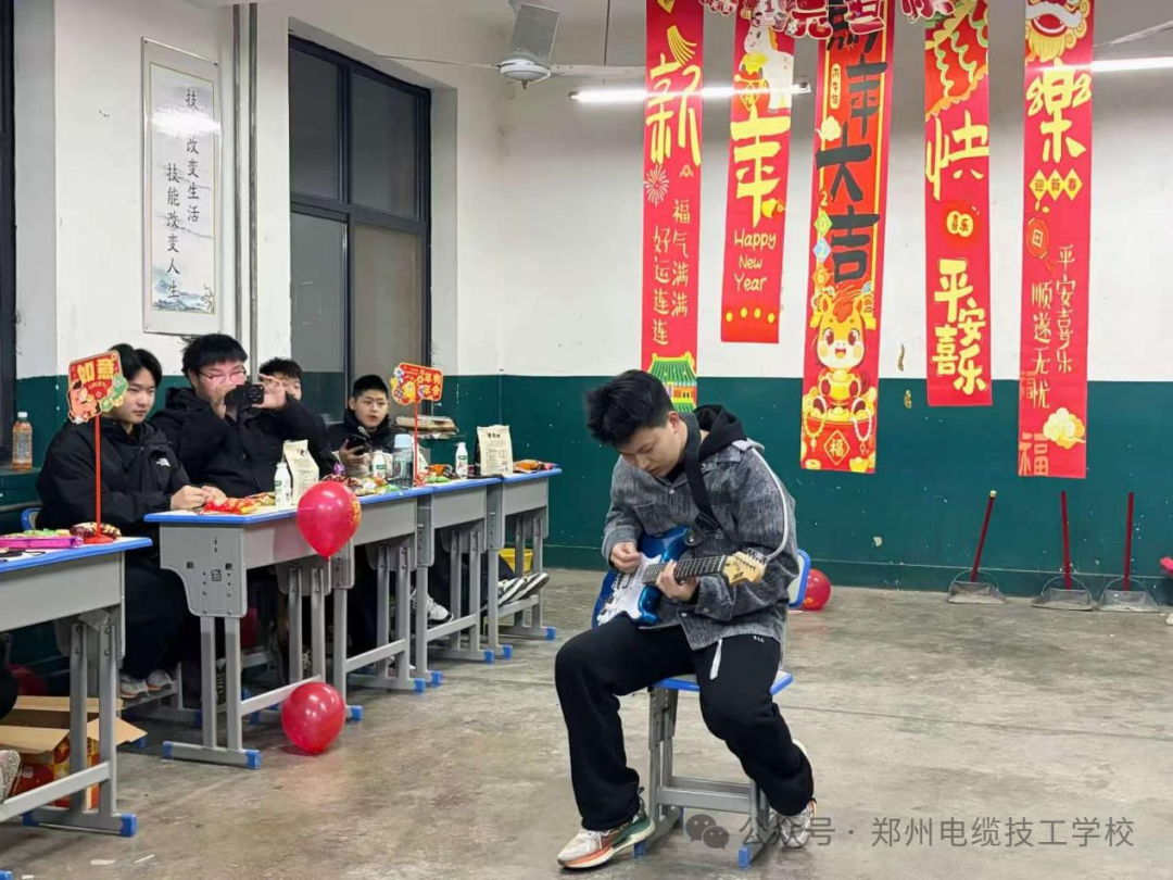 元启新程，青春当“燃”——教室里的新年狂欢，这才是青春该有的样子！