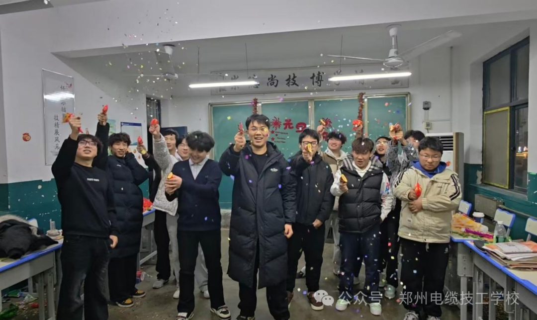 元启新程，青春当“燃”——教室里的新年狂欢，这才是青春该有的样子！