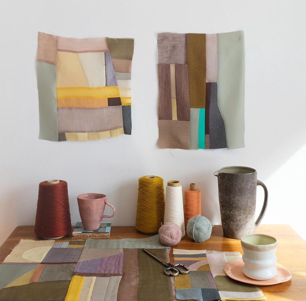 通过拼布工艺制作的面料图案设计天马行空,色彩搭配也丰富多彩