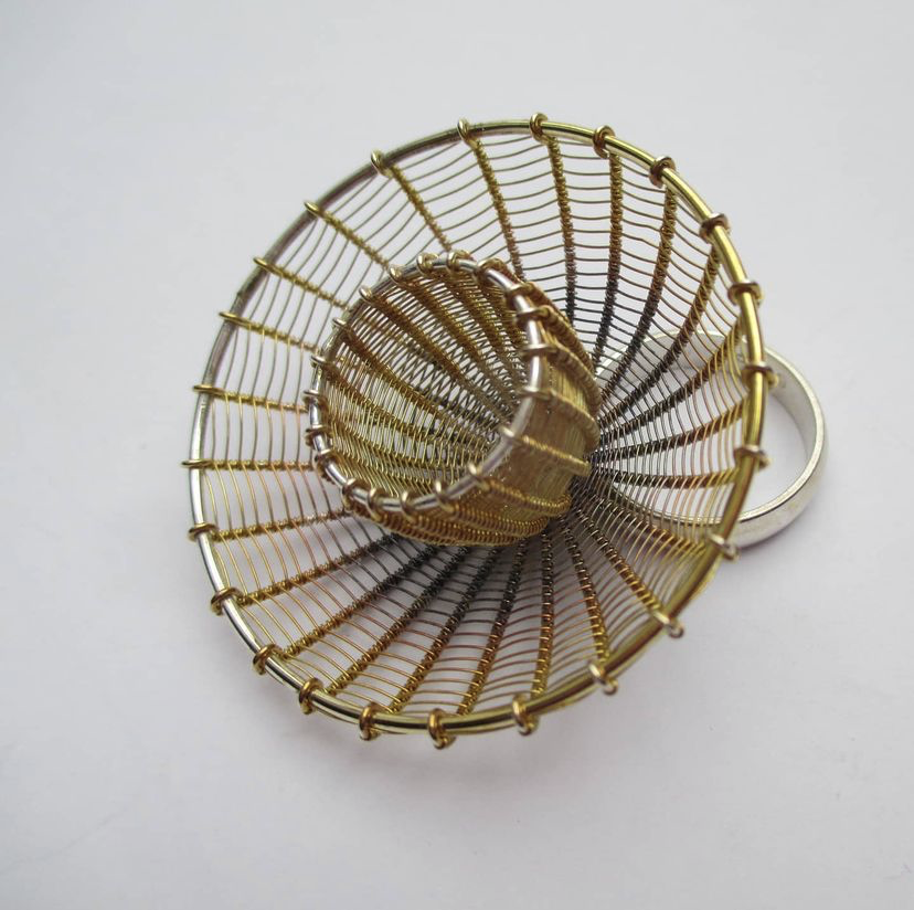 金属编织柔美坚毅