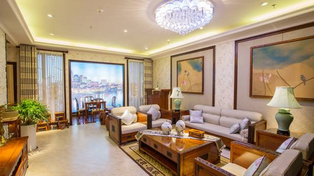 中国红木家具，它不仅仅是一件家具，更是一件艺术品，还可能是一