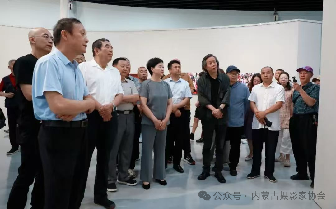 新时代全国摄影精品巡展走进呼和浩特 第5张