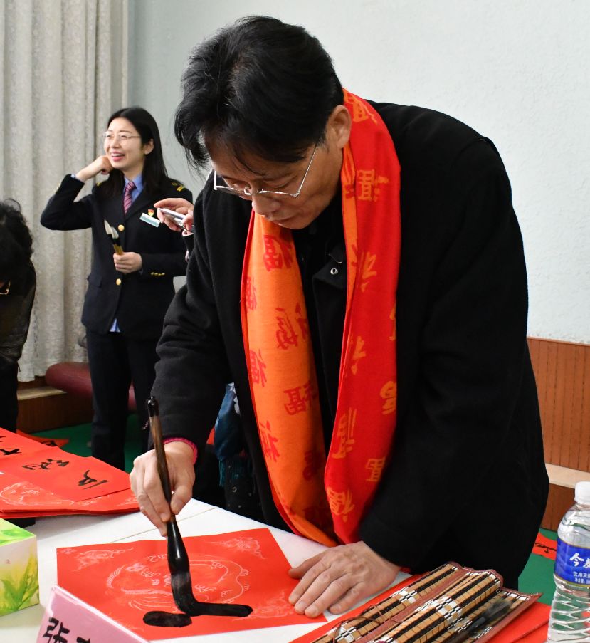 “送万福、进万家”书法公益活动走进北京站 “送万福、进万家”书法公益活动走进北京站