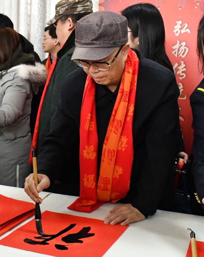 “送万福、进万家”书法公益活动走进北京站 “送万福、进万家”书法公益活动走进北京站