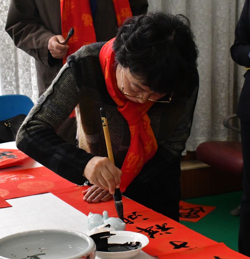 “送万福、进万家”书法公益活动走进北京站 “送万福、进万家”书法公益活动走进北京站