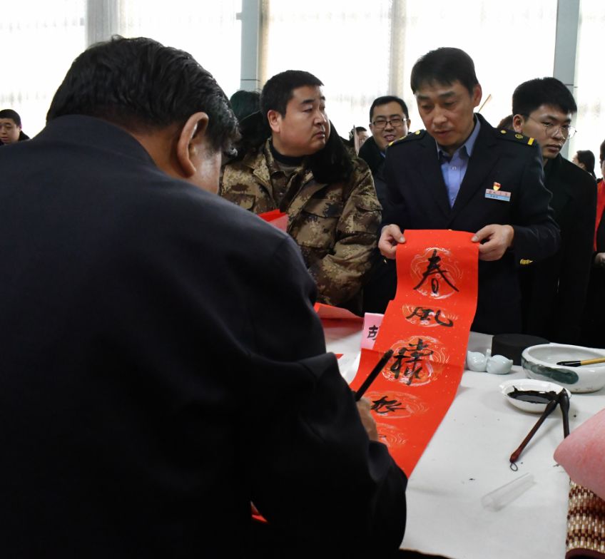 “送万福、进万家”书法公益活动走进北京站 “送万福、进万家”书法公益活动走进北京站