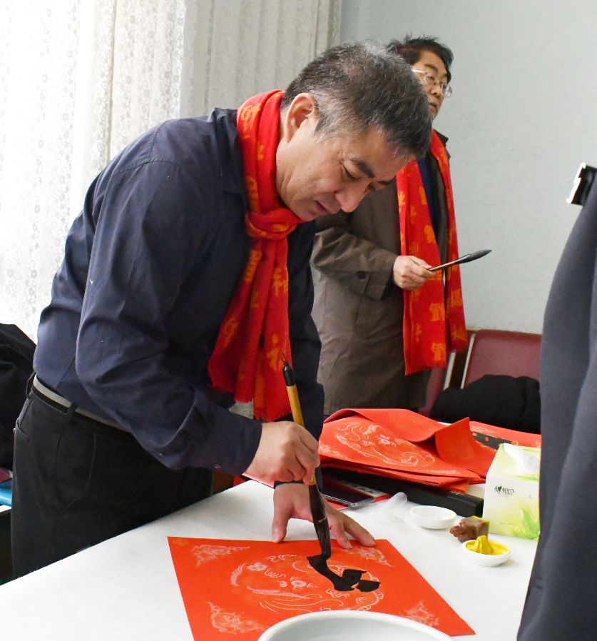 “送万福、进万家”书法公益活动走进北京站 “送万福、进万家”书法公益活动走进北京站