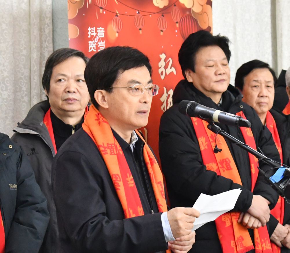 “送万福、进万家”书法公益活动走进北京站 “送万福、进万家”书法公益活动走进北京站
