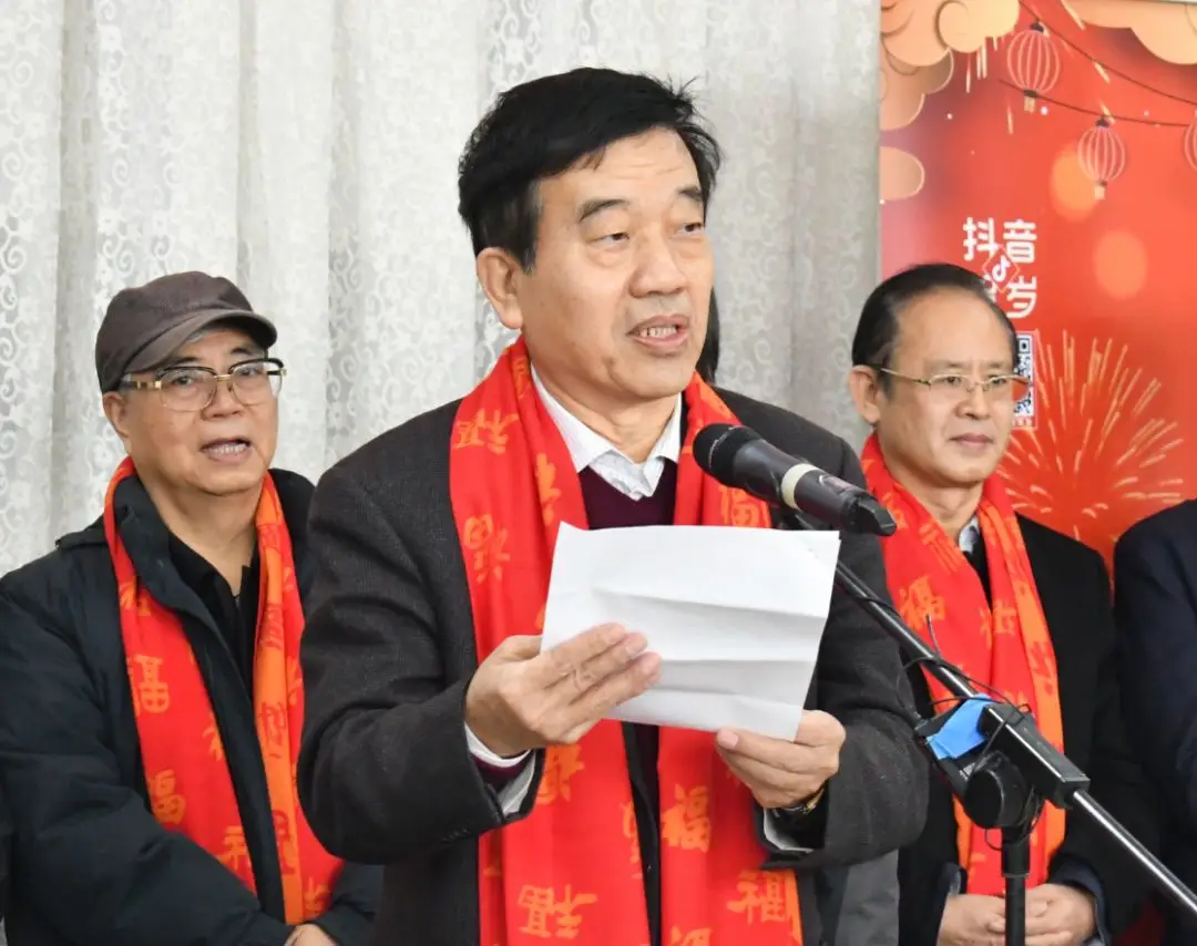 “送万福、进万家”书法公益活动走进北京站 “送万福、进万家”书法公益活动走进北京站