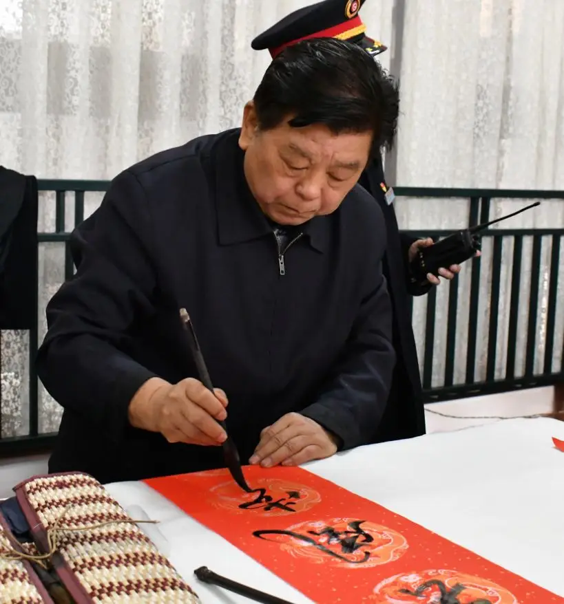 “送万福、进万家”书法公益活动走进北京站 “送万福、进万家”书法公益活动走进北京站