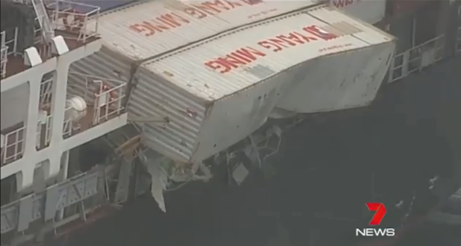 事故丨马士基一集装箱船10名船员在美国港口新冠检测呈阳性，达飞一集装箱船在澳洲出现集装箱落水！