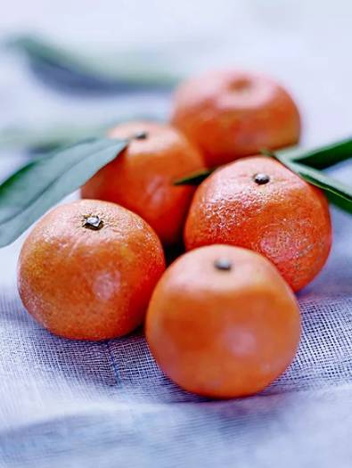 仅仅吃了俩，男孩竟然做了开腹手术！这种水果合理季，千万要小心