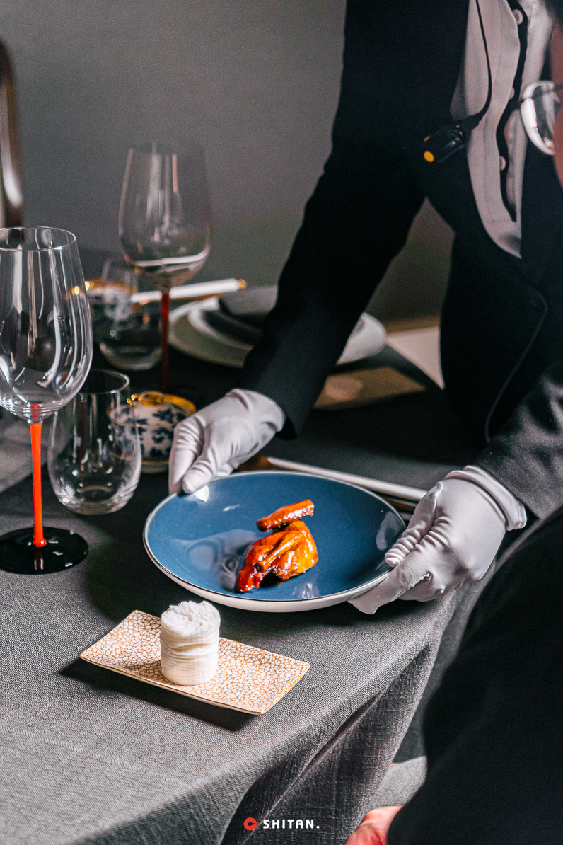 �������ˣ�ȫ���ڶ��ң������ڣ�