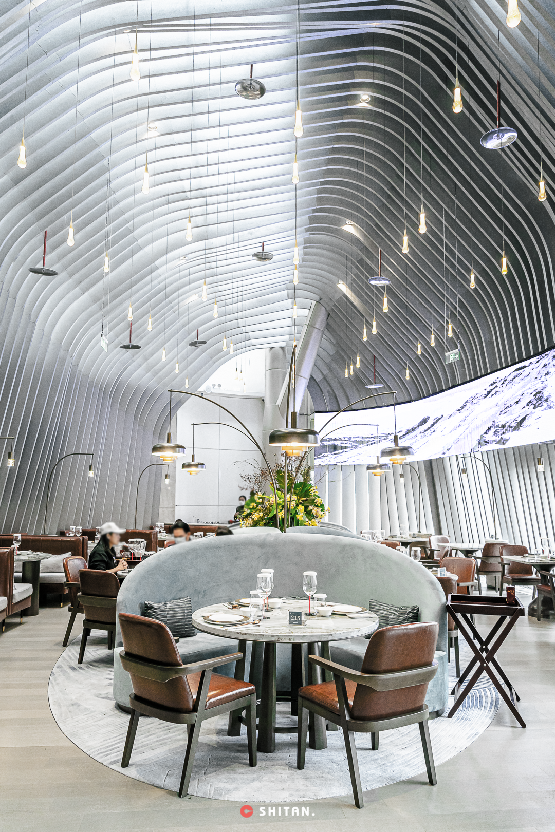 �������ˣ�ȫ���ڶ��ң������ڣ�