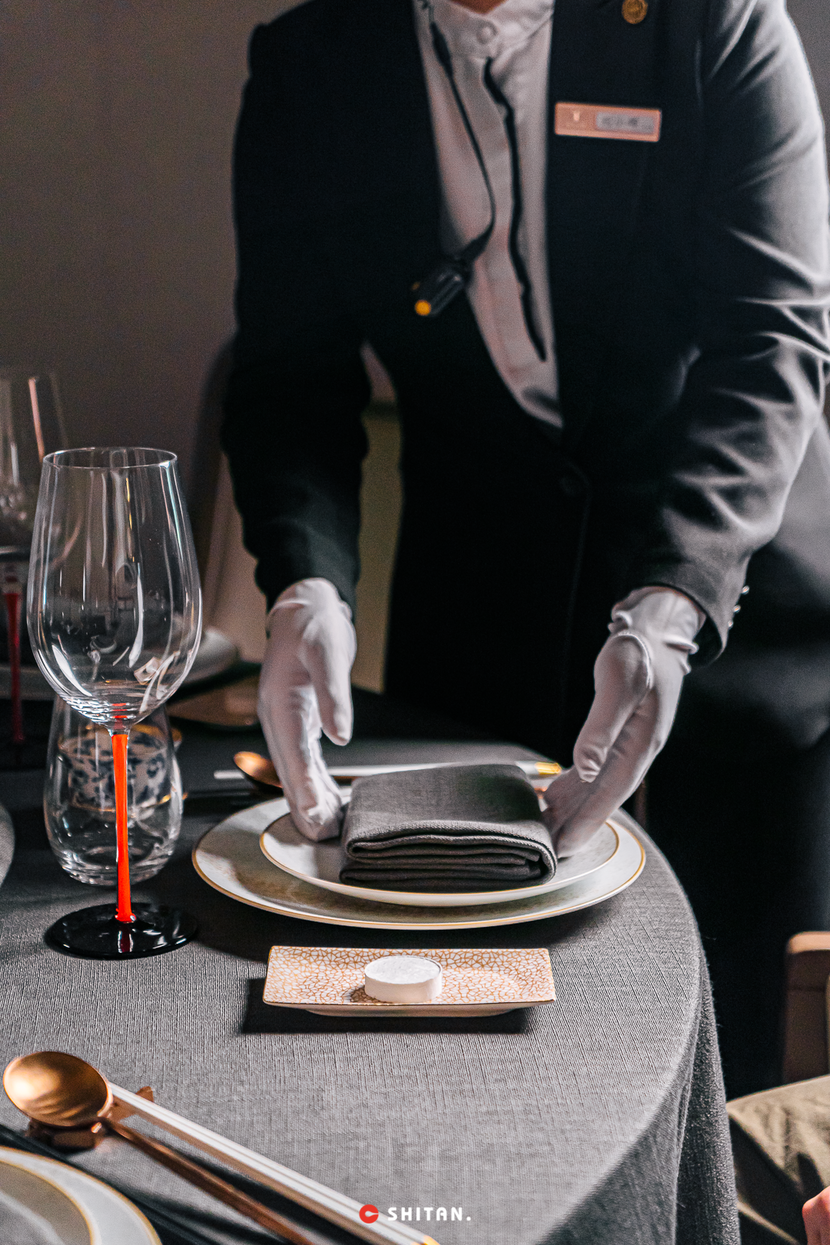 �������ˣ�ȫ���ڶ��ң������ڣ�