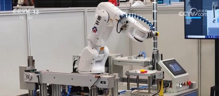 技能人才点亮未来 为经济发展注入蓬勃力量 | 观察↓