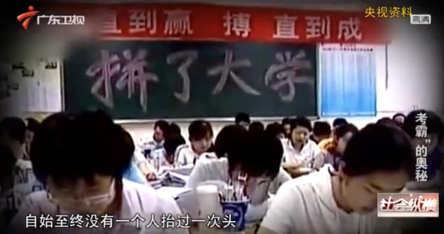 10年前, 那个高呼“多拿一分干掉千人”的学生, 10年后, 站在了中华人民共和国外交部-微信头条网 10年前, 那个高呼“多拿一分干掉千人”的学生, 10年后, 站在了中华人民共和国外交部
