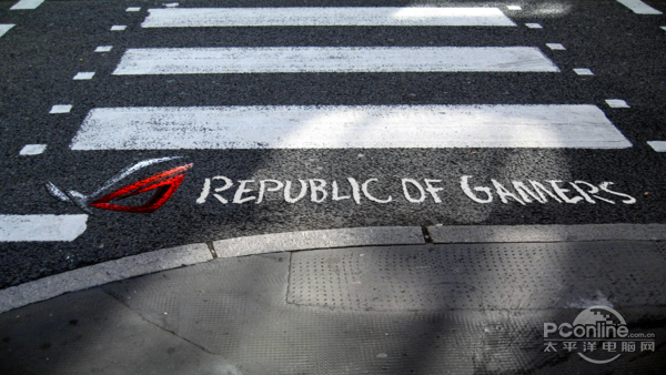 华硕败家之眼高清壁纸_华硕败家之眼2k壁纸_华硕败家之眼