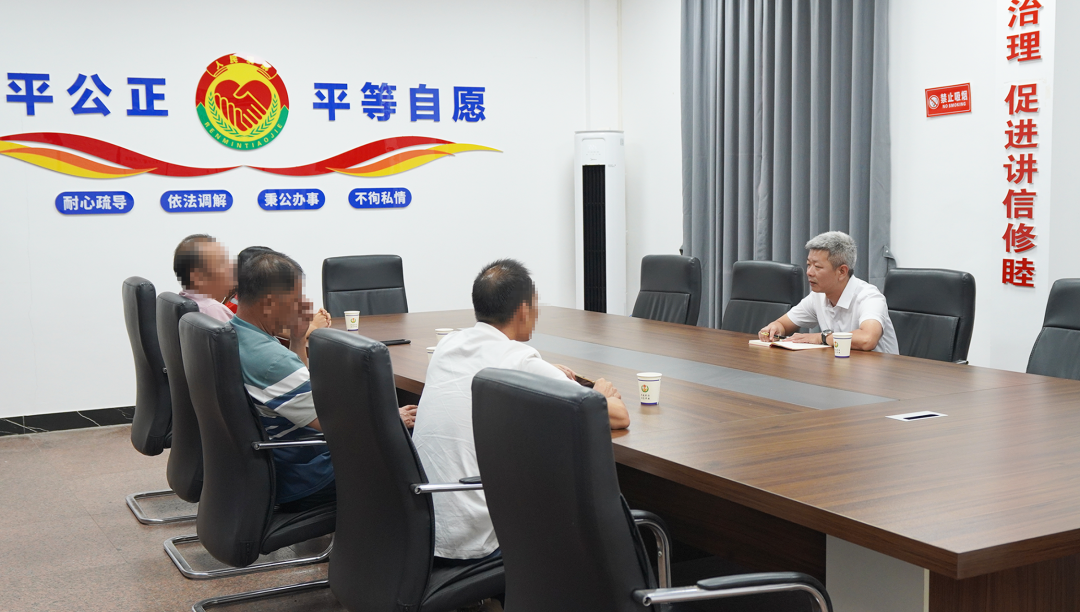 阳江市阳西县织篢镇综治中心矛盾纠纷调处现场