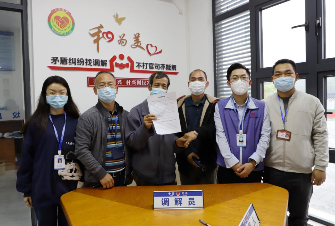 高明区法院法官和区诉前和解中心调解员联合调解，成功化解一起交通事故责任纠纷。