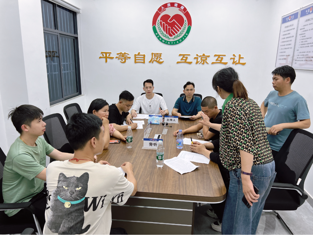司法系统结对党员干部会同行业调解组织化解群众矛盾纠纷。
