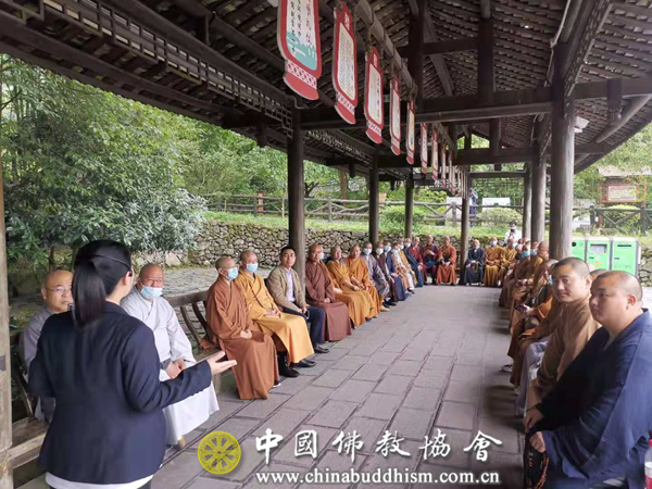 贵州省佛教界赴苟坝会议会址开展“爱党爱国爱社会主义”主题教育实践活动