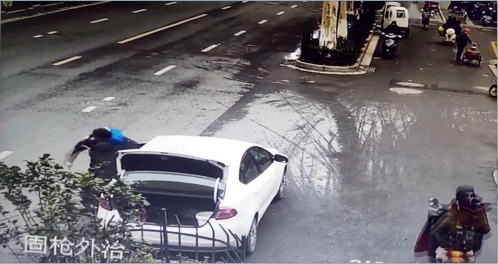 恐怖！南京一網約車司機遭強行攔車，光天化日下被刀捅 靈異 第3張