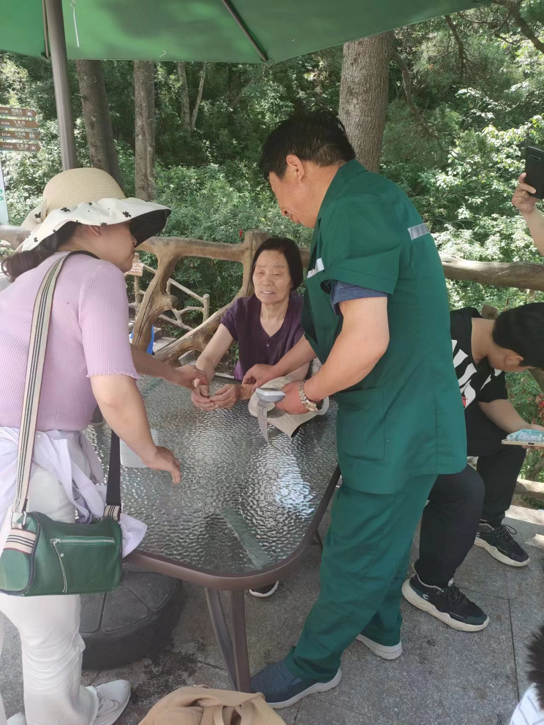 弘扬正能量，洛阳白云山最美女护士！