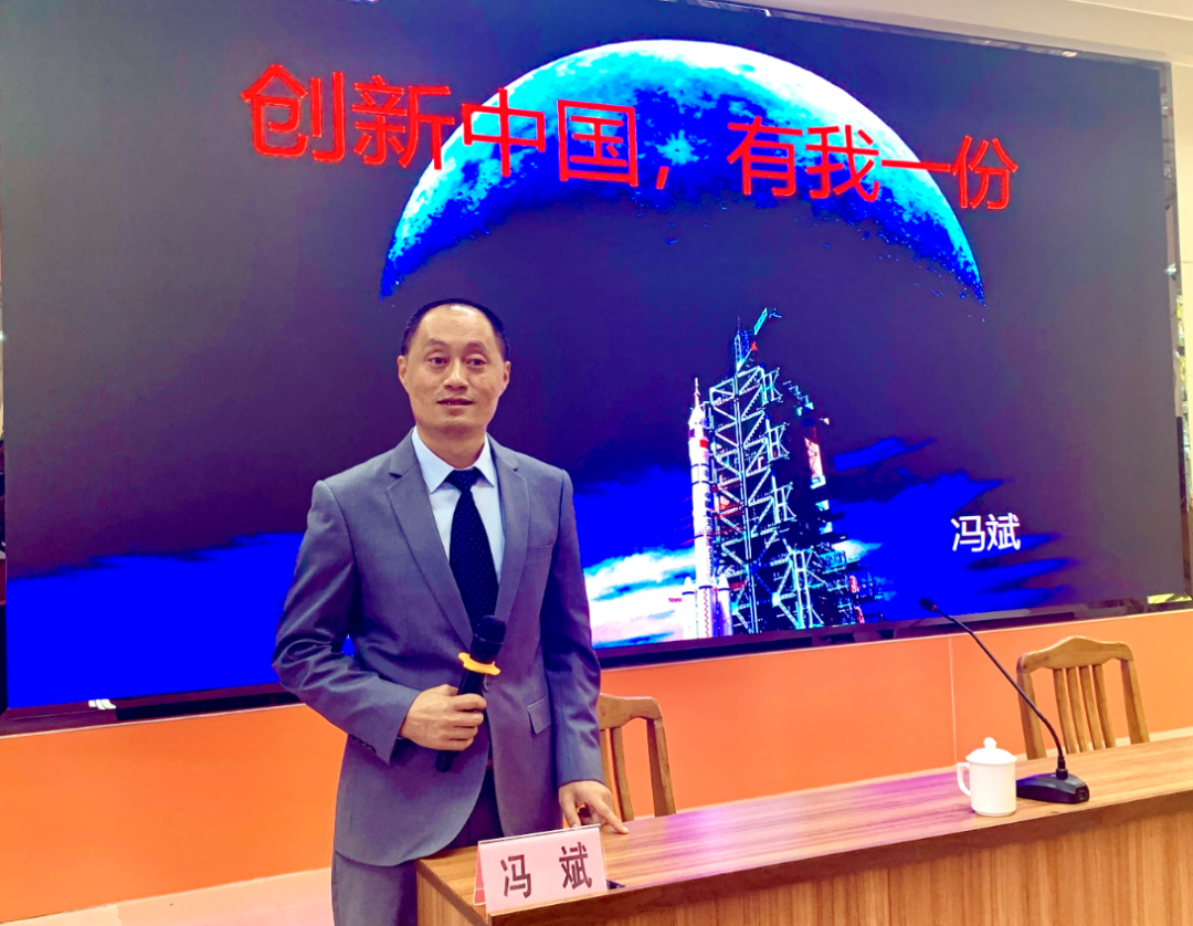 冯斌秉承"教学的最高艺术就是帮助学生发现的艺术"之教育理念,坚持